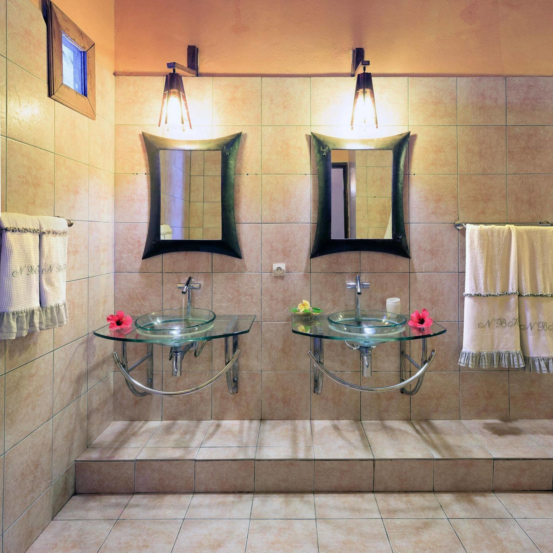 Nosy Be Hotel & Spa Ambaro エクステリア 写真