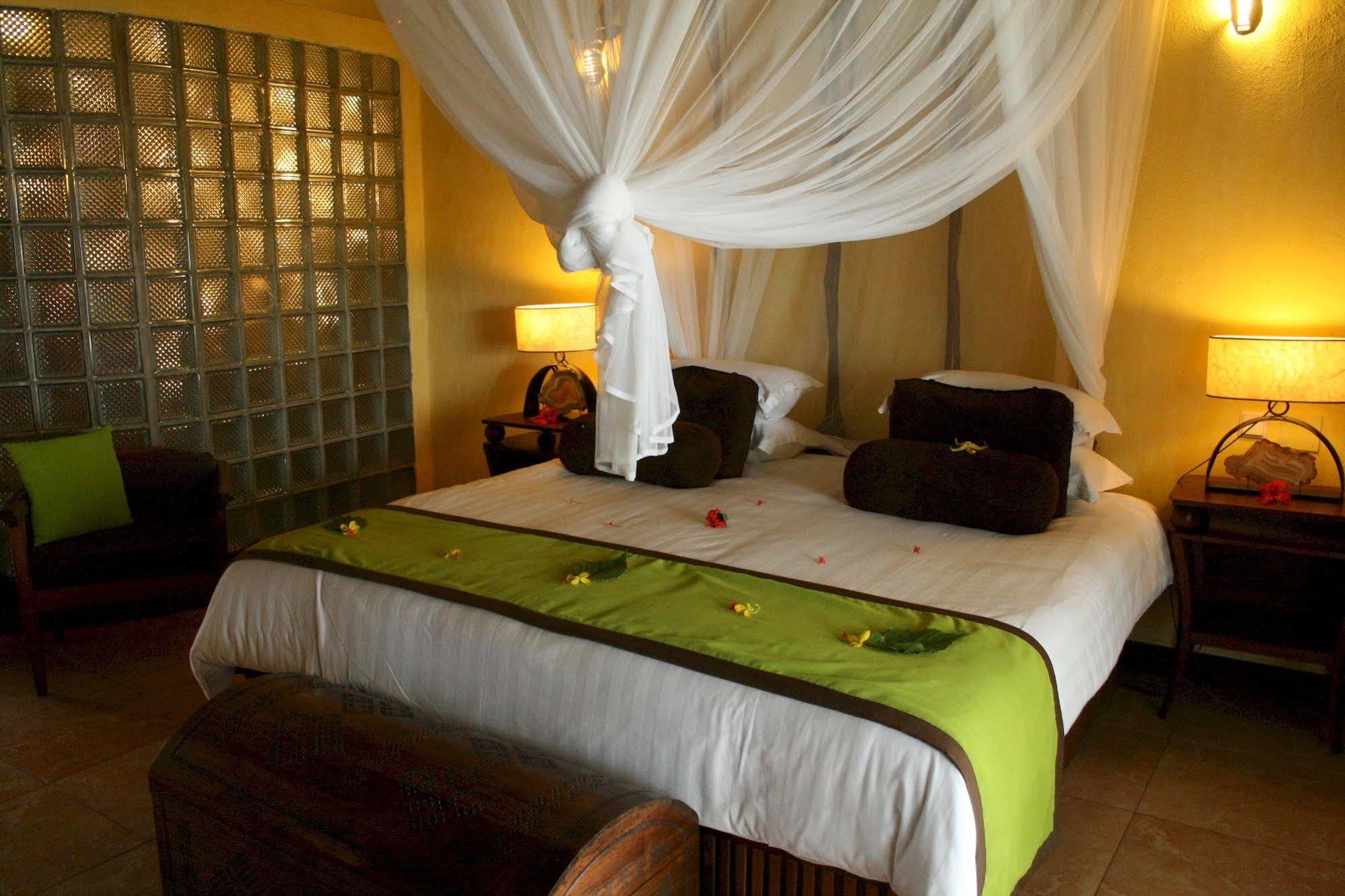 Nosy Be Hotel & Spa Ambaro エクステリア 写真