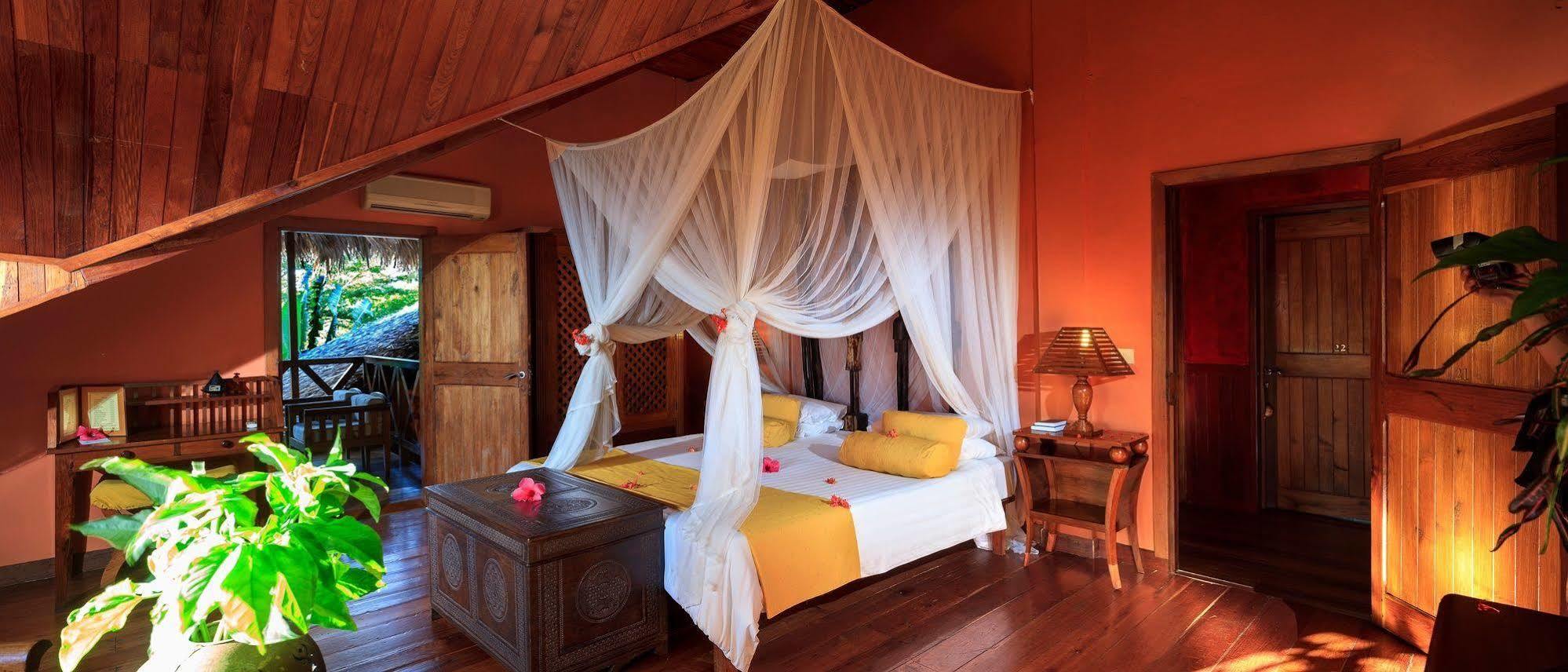 Nosy Be Hotel & Spa Ambaro エクステリア 写真